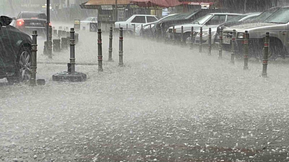 Konya'yı sel vurdu! Kırsalda toprak taşındı, binaları su bastı