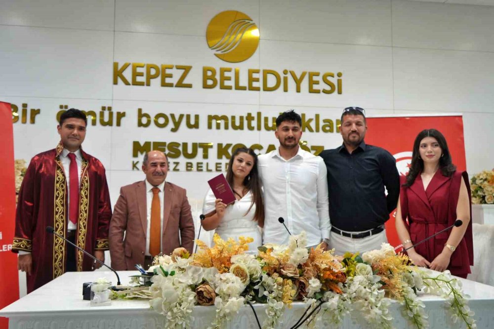150 bin TL'yi kapıp nikah masasına oturdular