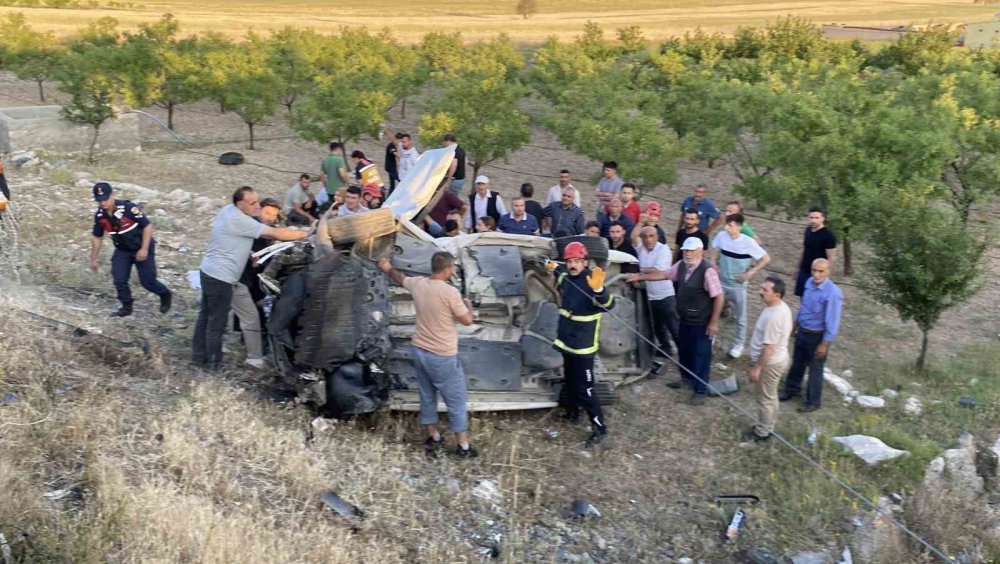 Aksaray'da kavşakta feci kaza: 2’si ağır 8 yaralı