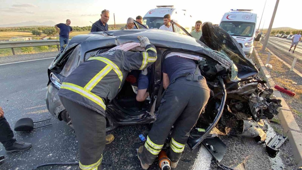 Aksaray'da kavşakta feci kaza: 2’si ağır 8 yaralı