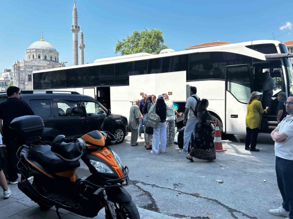Çatışmalar arttı: İstanbul’daki İranlılar ülkelerine dönüyor