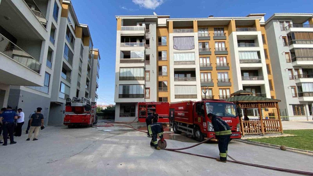Dairede çıkan yangın sitede paniğe neden oldu