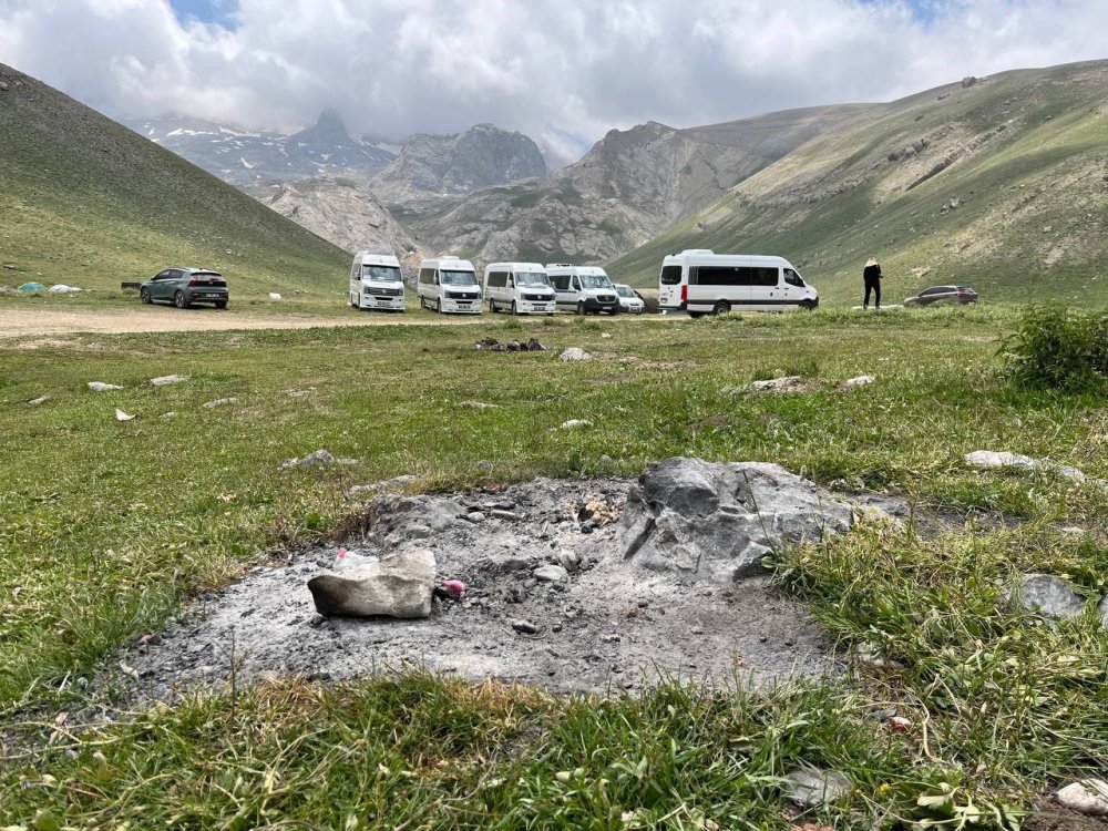 Bolkar Dağları’nın Doğa Harikaları Çöp İçinde Kaldı