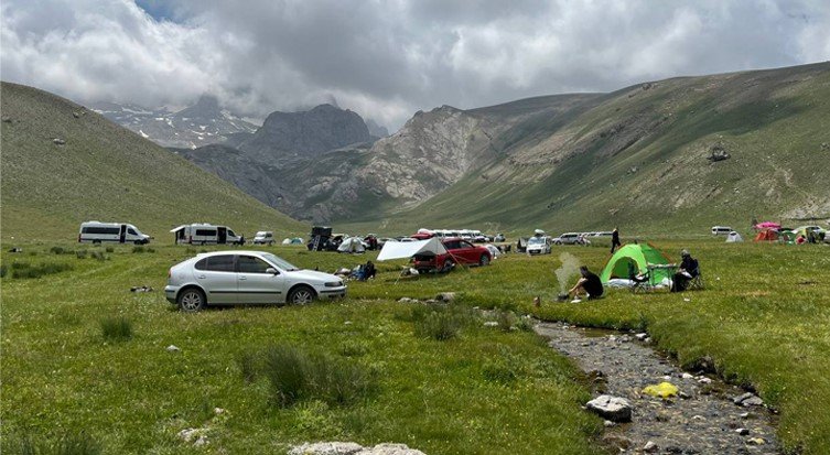 Bolkar Dağları’nın Doğa Harikaları Çöp İçinde Kaldı