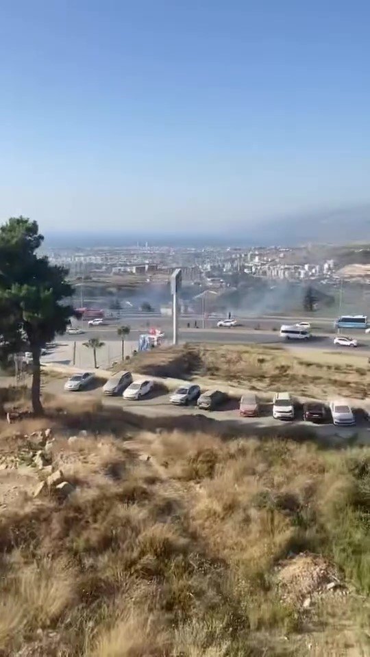Hatay Belen'de buğday tarlasında çıkan anız yangını söndürüldü