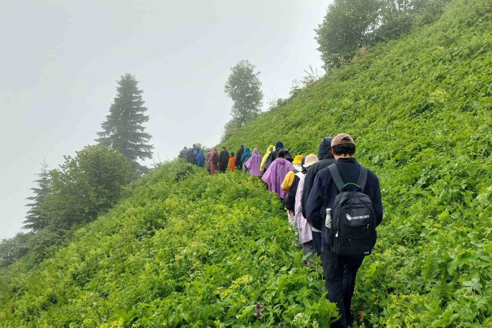 Kayıp Santa Yolu'nda Doğa ve Tarihle İç İçe Yürüyüş