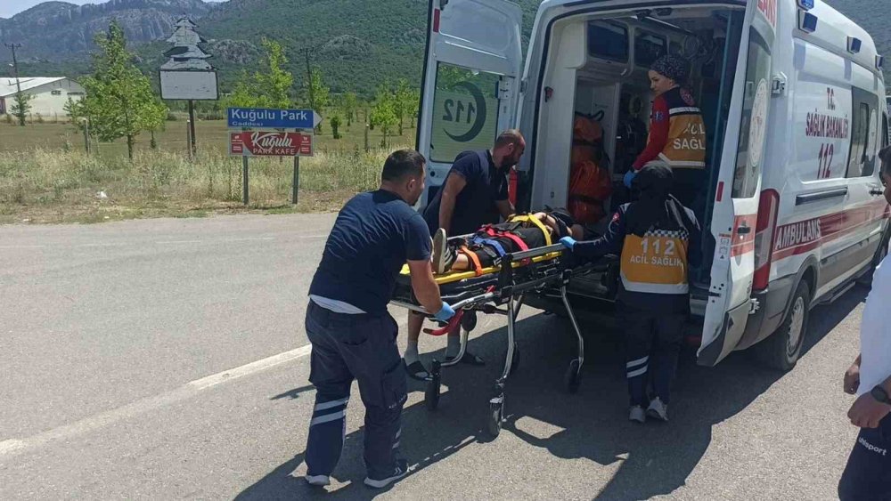 Seydişehir’de Motosiklet Virajı Alamayıp Devrildi: 2 Yaralı