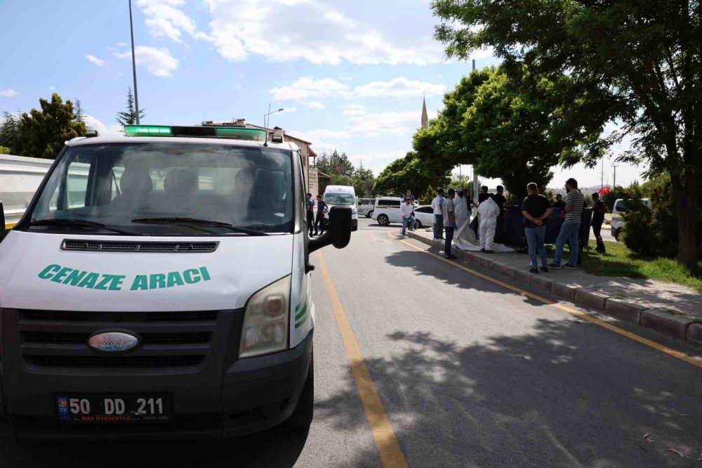 Annesine son duasını okuyup canına kıydı