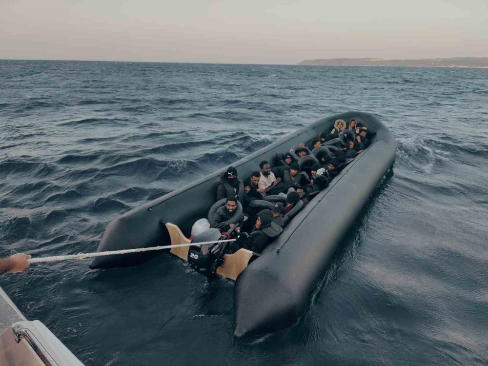 Denizde mahsur kalan göçmenler böyle kurtarıldı