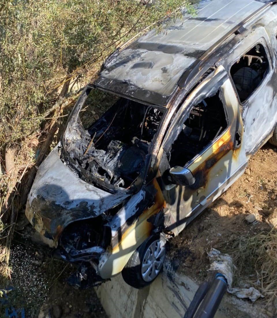 Kaza sonrası alev araçtan son anda kurtuldu