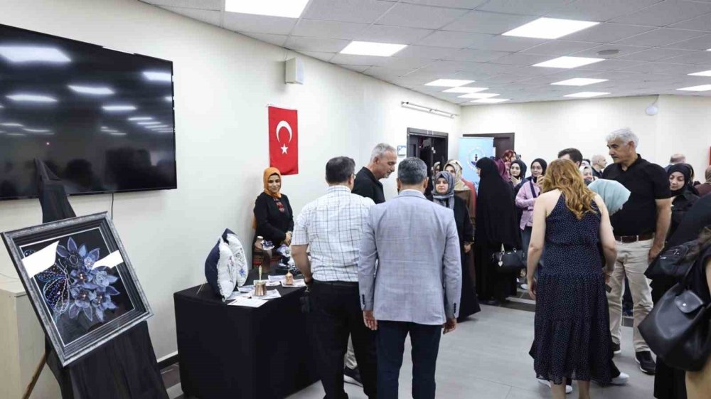 Tekstil atıkları el sanatı oldu