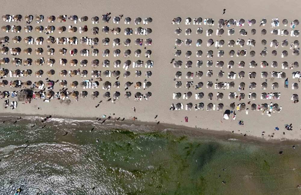 Sıcaklıklar arttıkça plajlar da dolmaya başladı