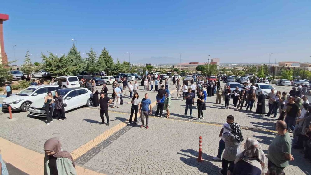 Karaman’da YKS’nin İlk Oturumuna Geç Kalan Adaylar Sınava Alınmadı