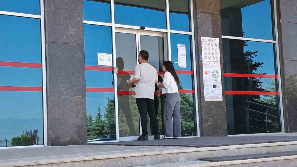Karaman’da YKS’nin İlk Oturumuna Geç Kalan Adaylar Sınava Alınmadı