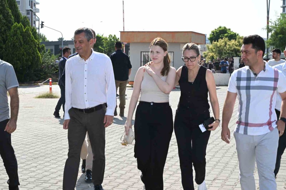 Özgür Özel'den Duygusal Destek: Nehir Zeyrek’i Sınavda Yalnız Bırakmadı