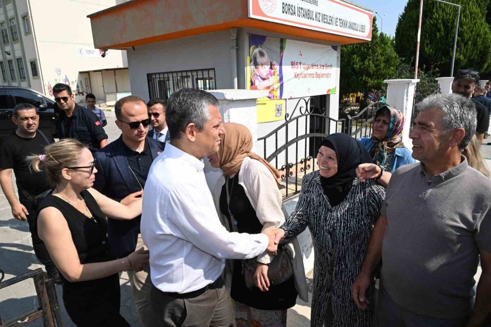 Özgür Özel'den Duygusal Destek: Nehir Zeyrek’i Sınavda Yalnız Bırakmadı