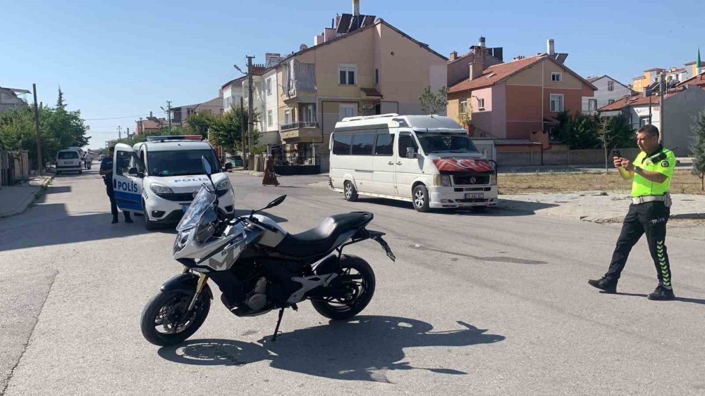 Sınava giderken kaza yapan polis memuru hastaneye kaldırıldı