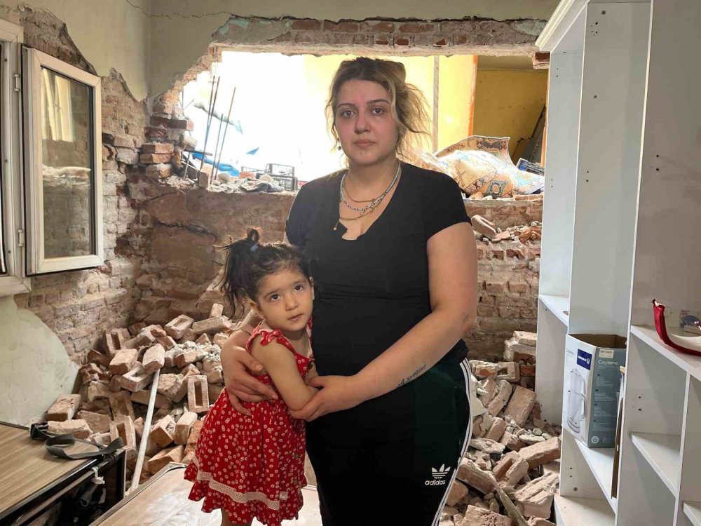 Tünel İnşaatında Facia: Bir Evin Duvarı Çöktü, Anne ve Bebek Ölümden Döndü