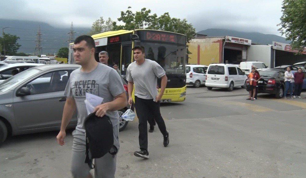 YKS kahramanı: 'Benim yüzümden geç kaldılar' deyip öğrencileri sınava soktu