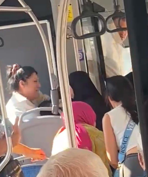 Otobüste tesettürlü kadına hakaret eden saldırgan gözaltına alındı