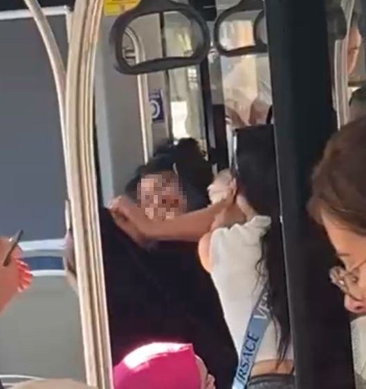 Otobüste tesettürlü kadına hakaret eden saldırgan gözaltına alındı