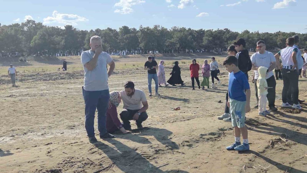 Serinlemek için göle giren 2 küçük kuzen bir daha çıkamadı