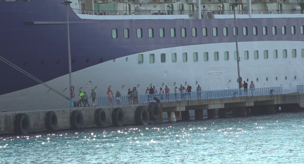 Bahama Bandıralı 'Marella Discovery 2' Alanya Limanı’na Demir Attı