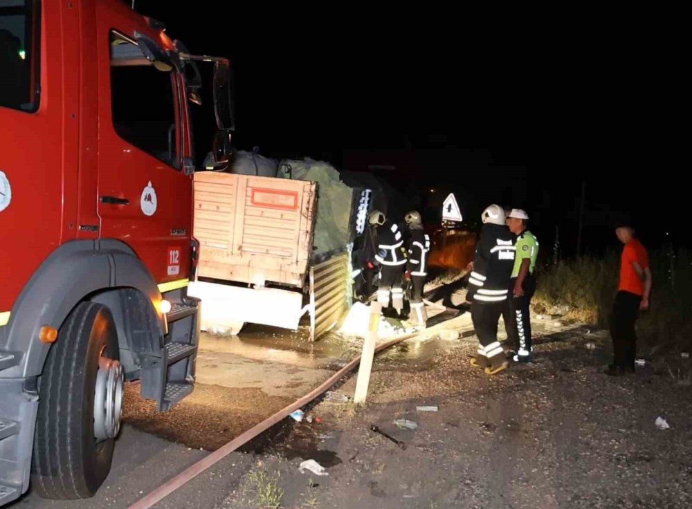 Kükürt Yüklü Tırın Patlayan Lastiği Yangına Neden Oldu