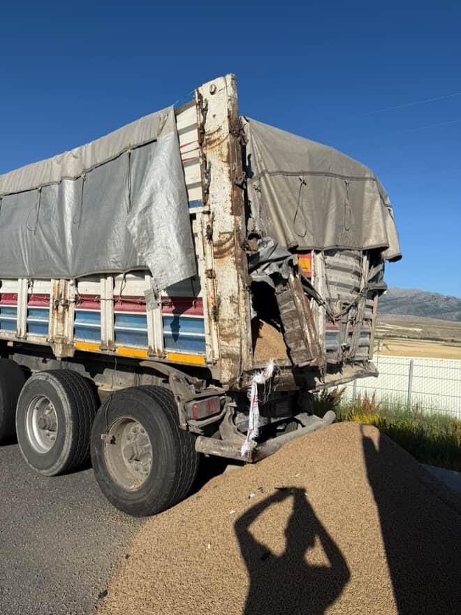 Yolcu otobüsü zincirleme kazaya neden oldu: 24 yaralı