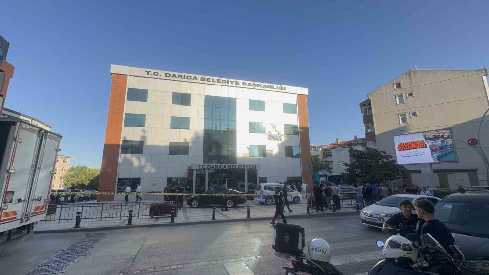 Belediye binasında silah sesleri: Zabıta memuru kendini vurdu, belediye başkanı yaralandı