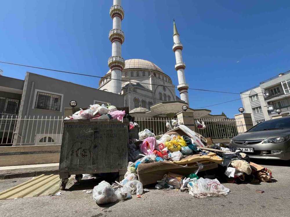 Maaş eylemi 8. gününde, sokaklar çöp yığınlarıyla doldu