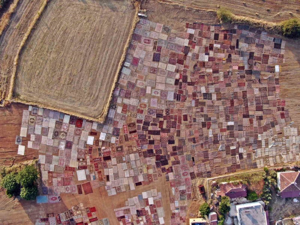 Nöbet Başladı: Milyonluk El Dokuması Halılar Güneşte Renk Değiştiriyor