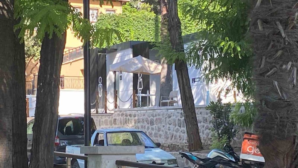 Antalya Kaleiçi'nde Tuvalet Ücreti Tartışması: Yerliye 30 TL, Turiste 1 Euro