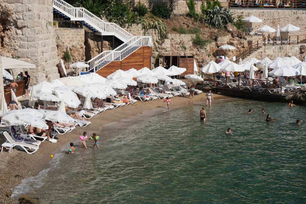 Antalya Kaleiçi'nde Tuvalet Ücreti Tartışması: Yerliye 30 TL, Turiste 1 Euro