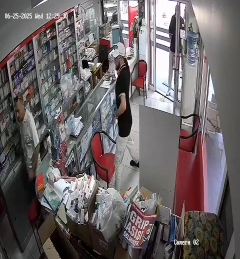 Eczaneye yumurtalı saldırı