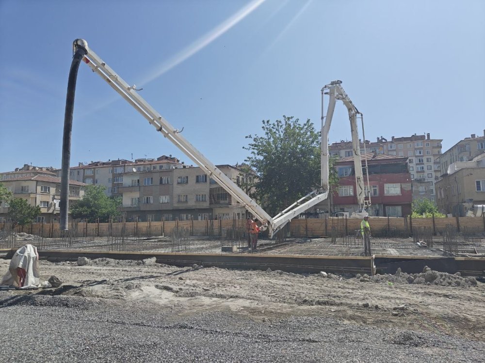 Melikgazi'de Kentsel Dönüşüm Hız Kazandı: 72 Daire ve 13 Dükkanın Temeli Atıldı