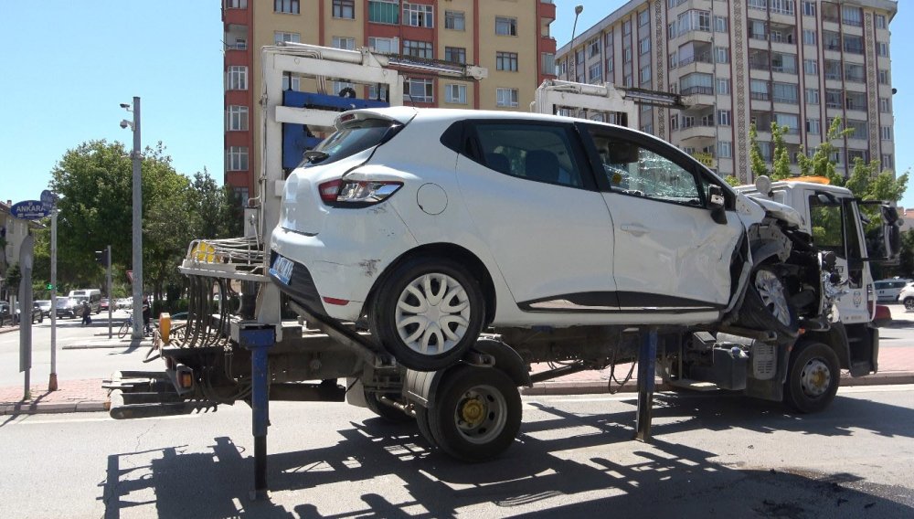 Emniyet Kavşağı'nda hatalı dönüş kazası