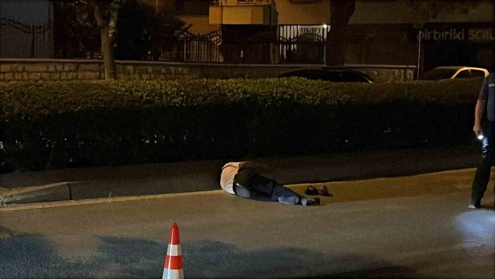 Yayaya çarpan sürücü aracını bırakıp kaçtı