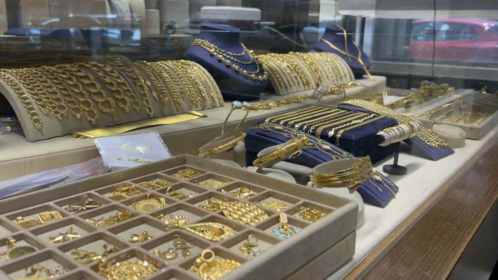 Altın fiyatlarında gerileme devam ediyor