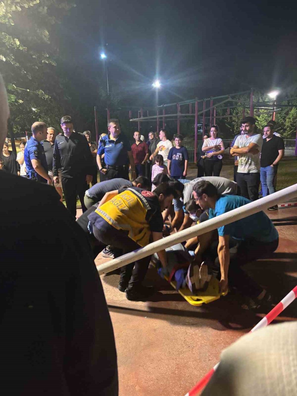 Basketbol potası 17 yaşındaki gencin üzerine devrildi