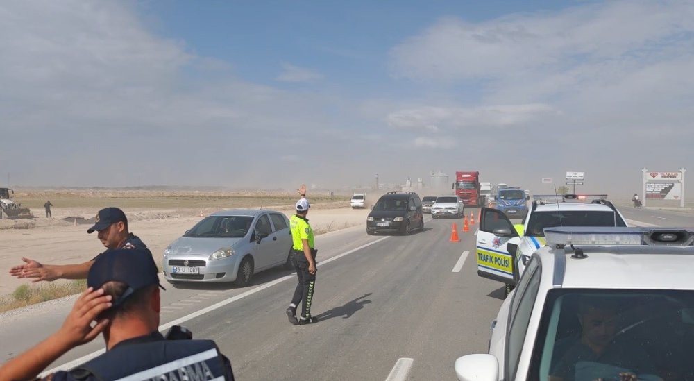 Kum fırtınası kabusa döndü: Bir anda bastırdı, 5 araç çarpıştı