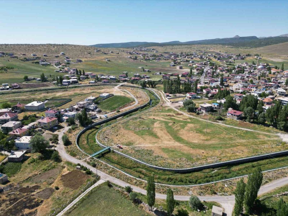 Melendiz Çayı alarm veriyor: Kanalizasyon suları köylünün sağlığını tehdit ediyor