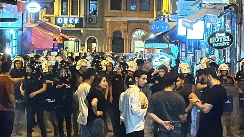 Leman Dergisi'nin Hazreti Muhammed Karikatürüne Soruşturma: 4 Gözaltı