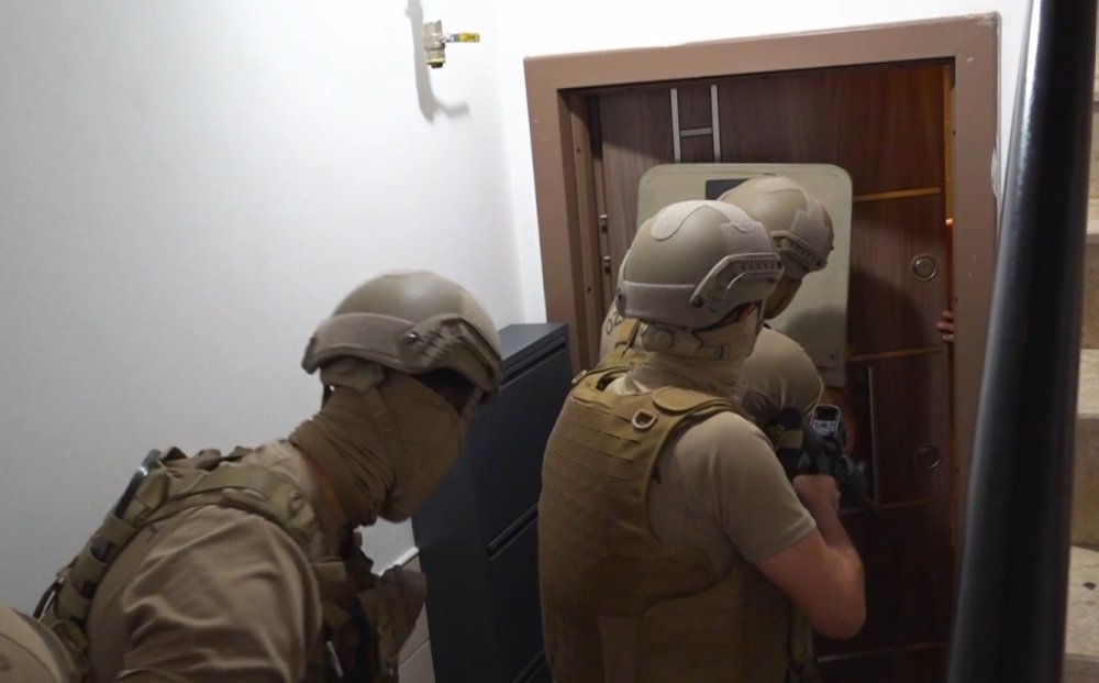 Fuhuş tuzağıyla gasp yaptılar: Gece avıyla yakalandılar