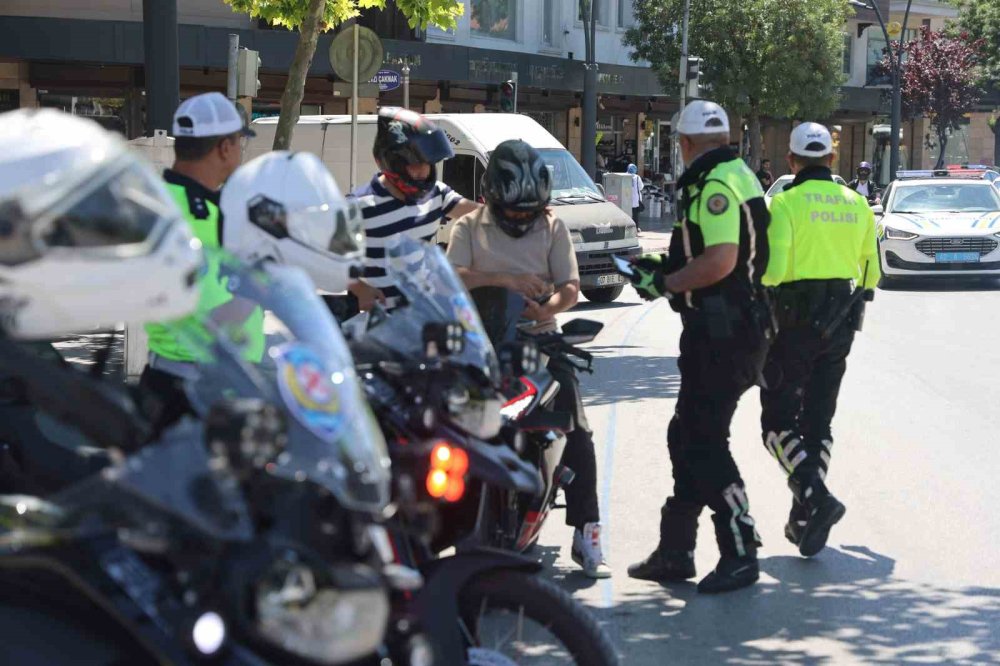 Konya'da ilginç diyalog: 3 çocuk tek kişi yapar
