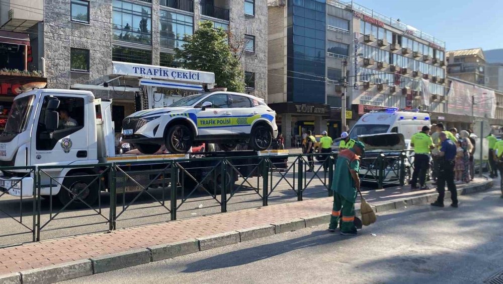 Park Uygulaması Yapan Polis Memuruna Otomobil Çarptı