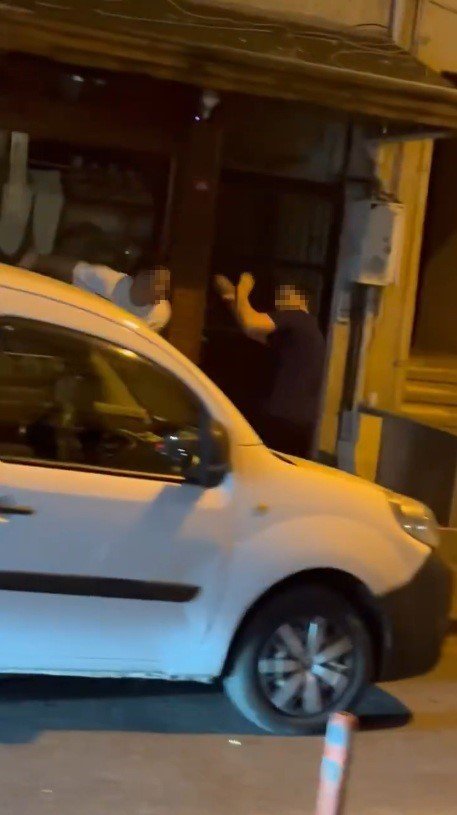 Sosyal medyada başlayan tartışma yumruklu kavgaya döndü