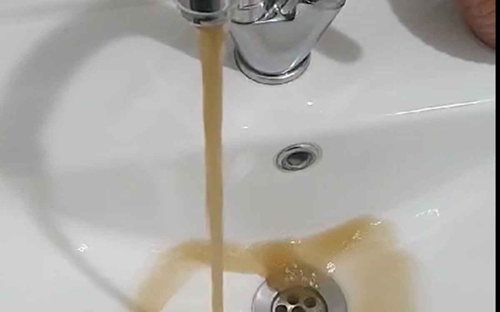 Şok itiraf: Çeşmeden su yerine pislik akıyor