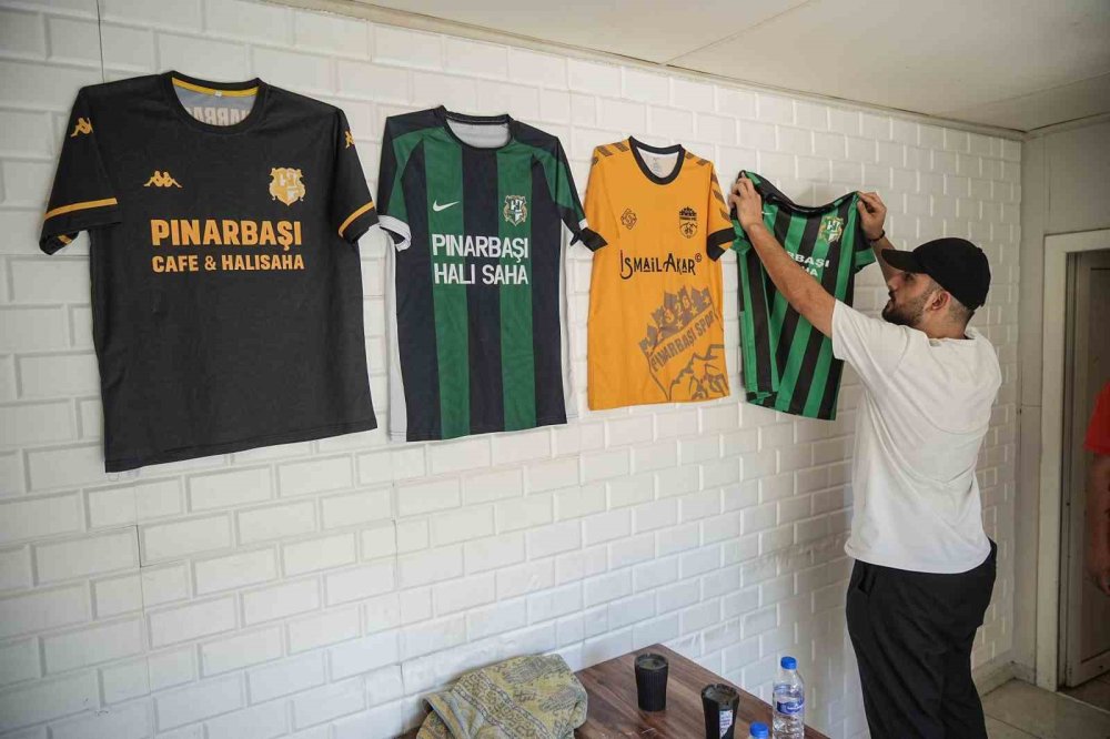 Tarihi Kulüp Tahliye Edildi: 1326 Pınarbaşı Spor’un Malzemeleri Sokağa Kondu