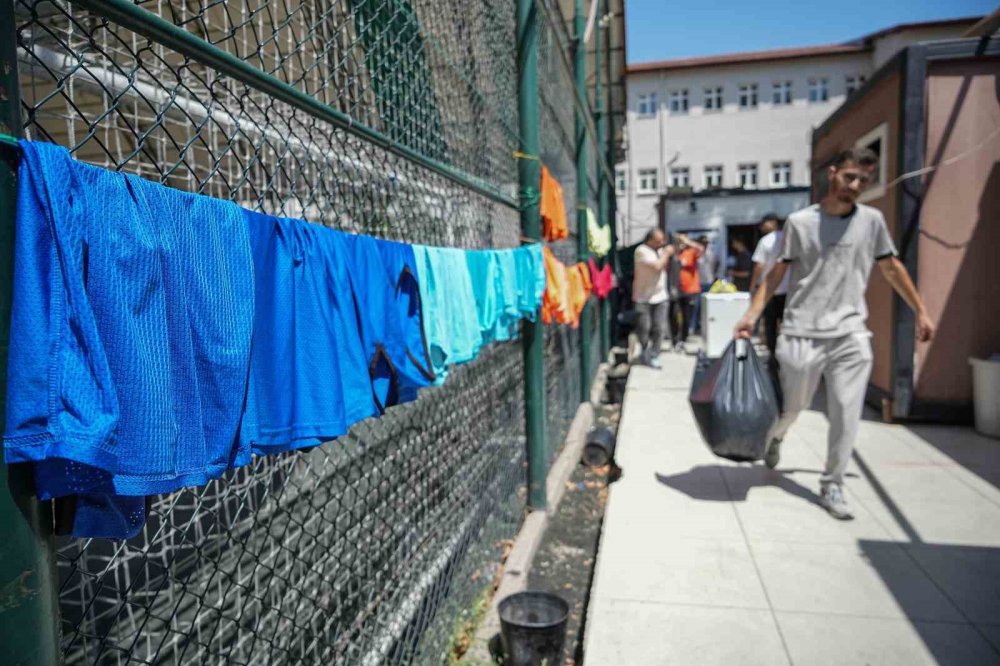 Tarihi Kulüp Tahliye Edildi: 1326 Pınarbaşı Spor’un Malzemeleri Sokağa Kondu